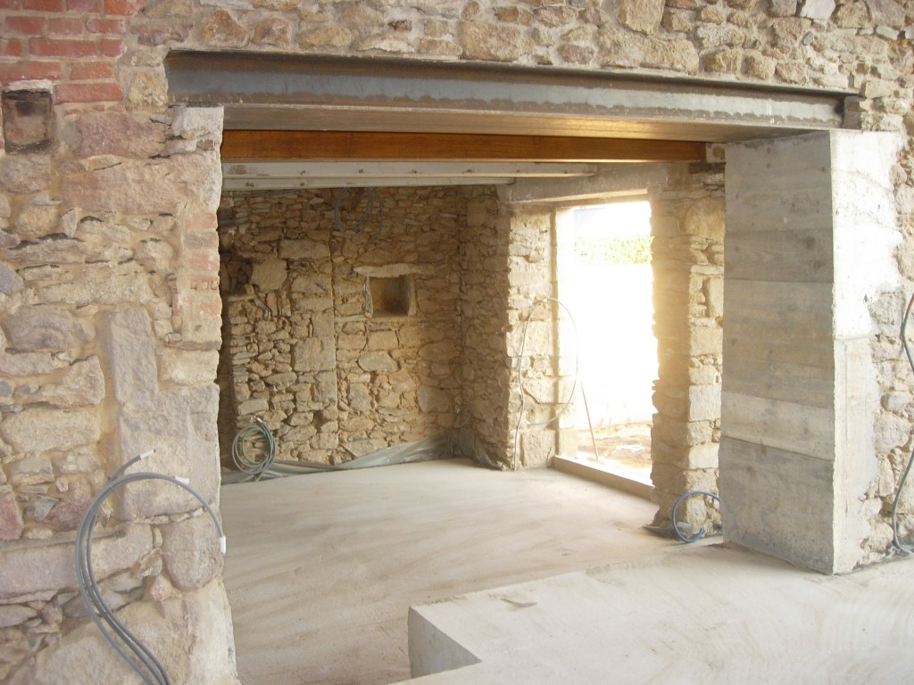 Ouverture de mur en pierre, en béton à Saint-Saturnin-sur-Loire