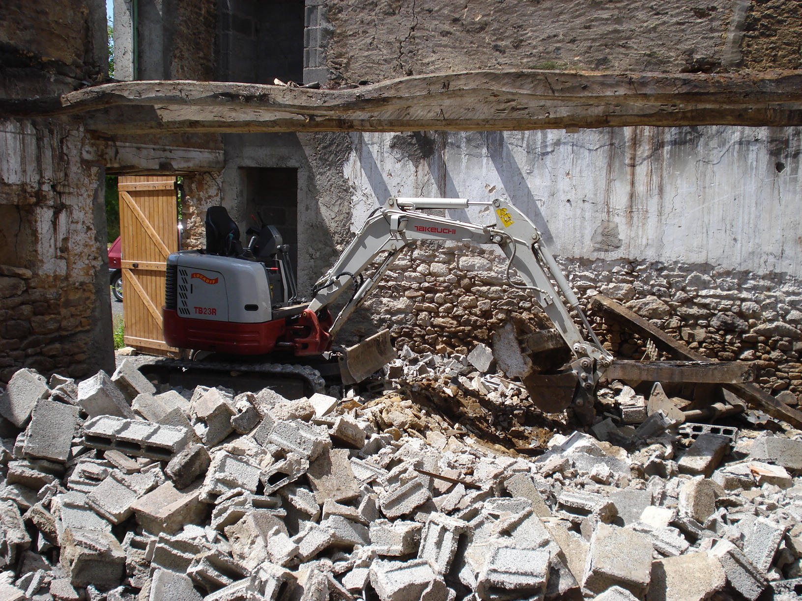 Démolition à Doué-la-Fontaine